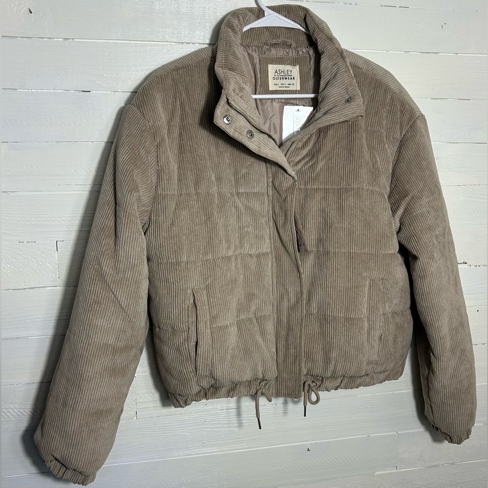NWT Ashley by 26 International puffy cropped jacket, tan, women’s size Large. - Picture 2 of 6
